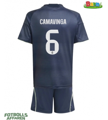 Real Madrid Eduardo Camavinga #6 Bortaställ Barn 2025-26 Kortärmad (+ Korta byxor)